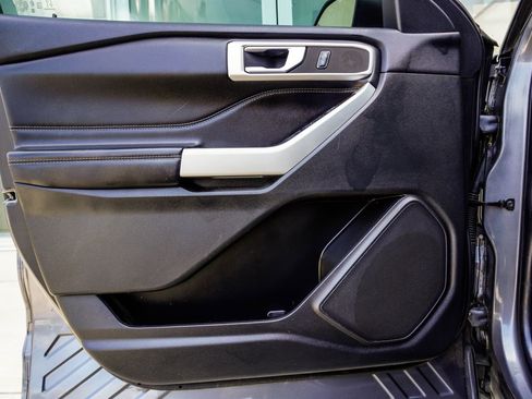 Used 2022 Ford Explorer XLT w/ Equipment Group 202A image 34