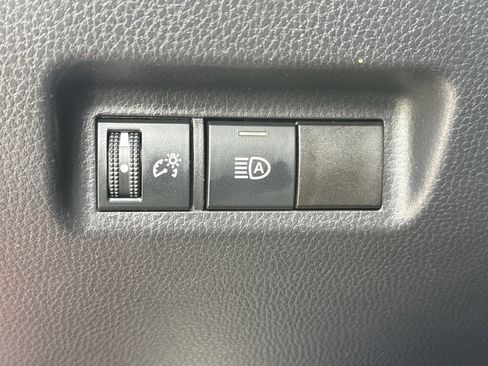 Used 2025 Toyota RAV4 XLE AWD/4WD image 26