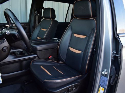 Used 2023 GMC Yukon XL AT4 w/ AT4 Premium Plus Package image 18