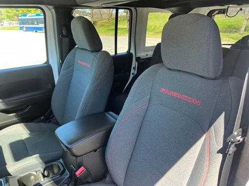 Used 2025 Jeep Wrangler Unlimited Rubicon AWD/4WD image 18