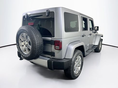 Used 2015 Jeep Wrangler Unlimited Sahara w/ Dual Top Group AWD/4WD image 5