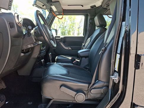 Used 2017 Jeep Wrangler Unlimited Sahara AWD/4WD image 14