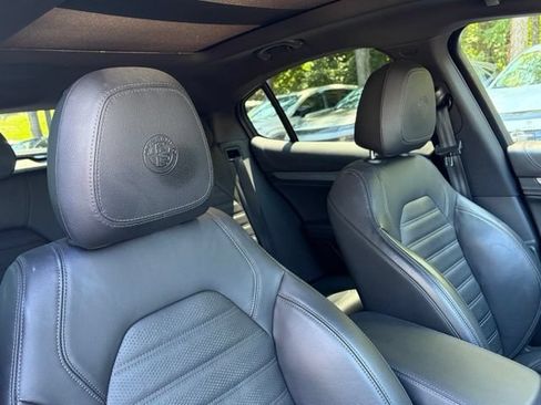 Used 2023 Alfa Romeo Stelvio Veloce AWD/4WD image 40