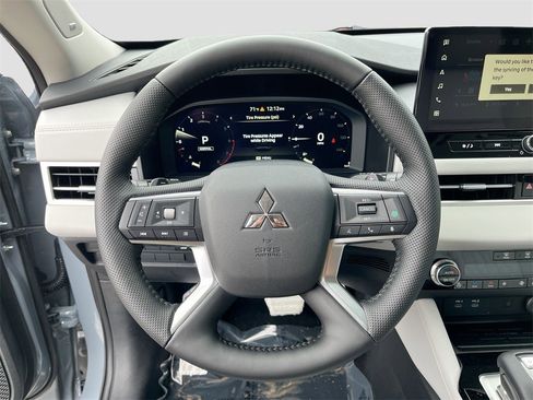 New 2025 Mitsubishi Outlander SEL image 11