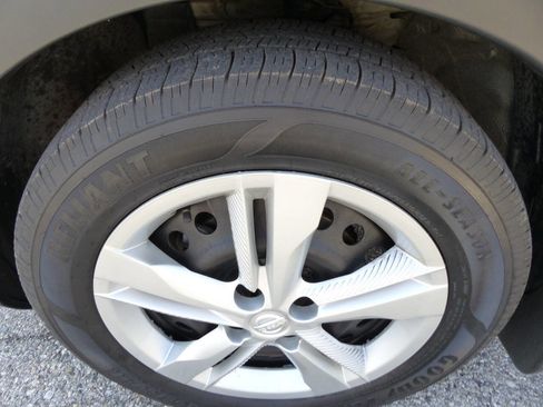 Used 2018 Nissan Kicks S FWD image 15