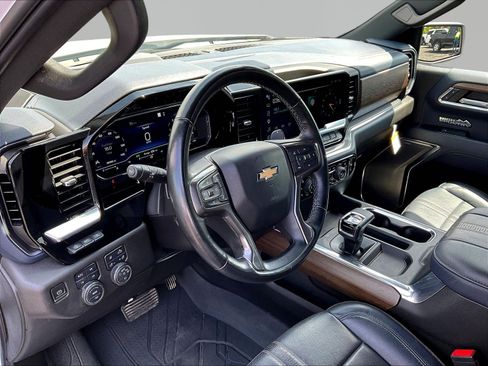 Used 2023 Chevrolet Silverado 1500 High Country w/ High Country Premium Package AWD/4WD image 18