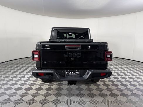 Used 2024 Jeep Gladiator Sport AWD/4WD image 9