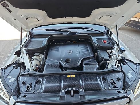 Used 2024 Mercedes-Benz GLS 450 4MATIC image 40