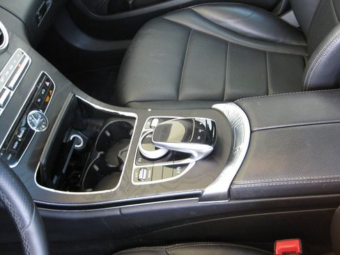 Used 2015 Mercedes-Benz C 300 Sedan image 23