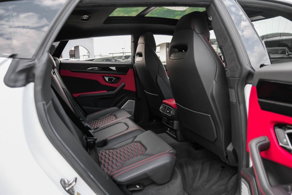 Used 2022 Lamborghini Urus AWD/4WD image 46