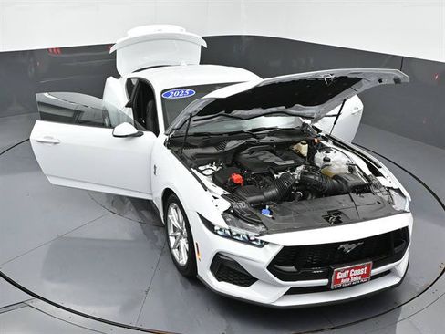 Used 2025 Ford Mustang GT Premium RWD image 43