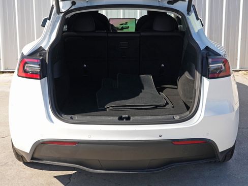 Used 2022 Tesla Model Y Performance image 10