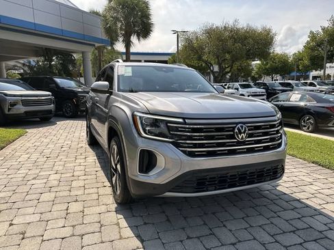 Used 2024 Volkswagen Atlas SEL AWD/4WD image 17