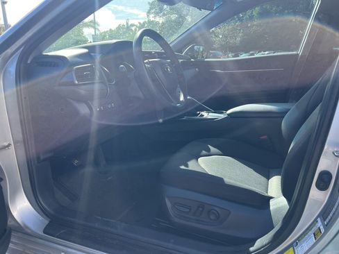 Used 2020 Toyota Camry LE image 10