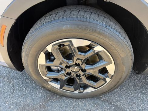 Used 2024 Kia Sorento S FWD image 33