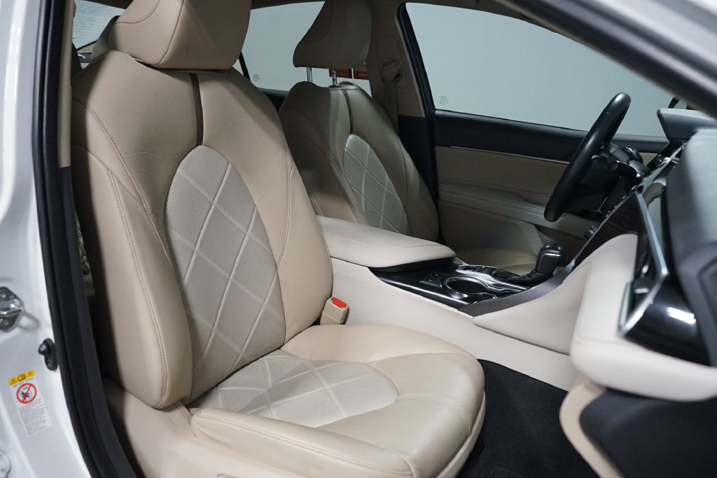 Certified 2018 Toyota Camry XLE FWD image 28