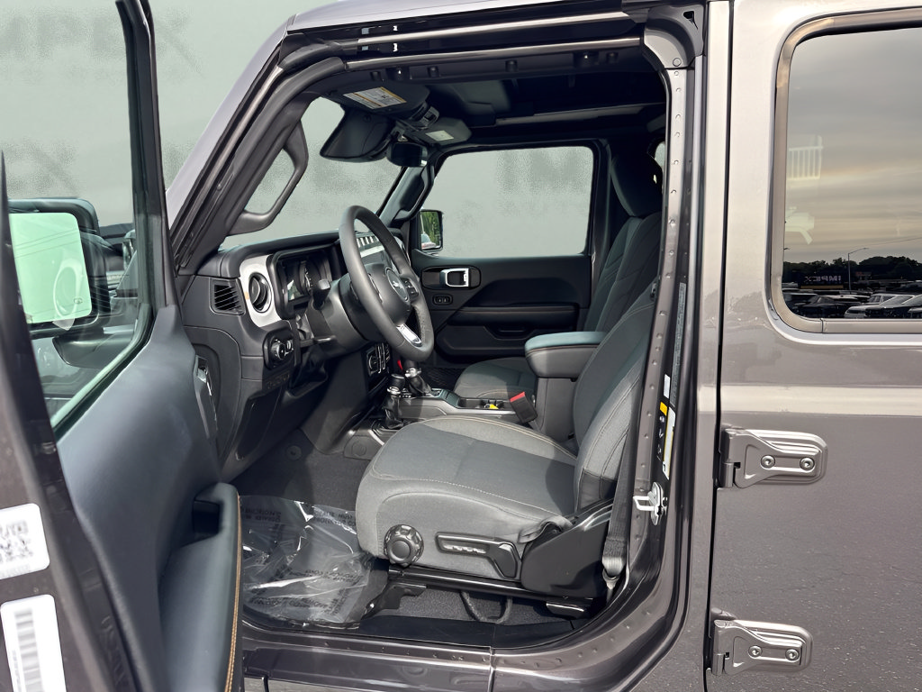 Used 2026 Jeep Wrangler Unlimited Sahara AWD/4WD image 9