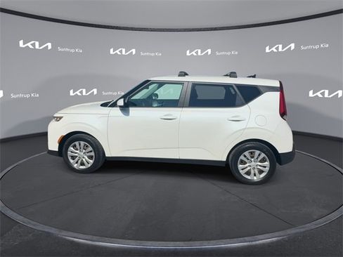 Used 2022 Kia Soul LX image 11