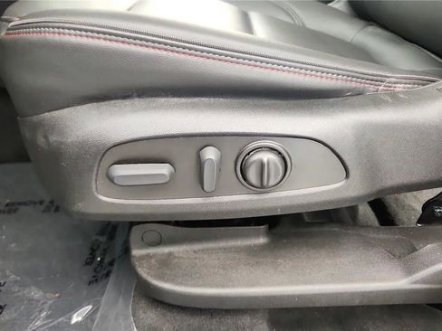 Used 2023 Chevrolet Traverse RS AWD/4WD image 31