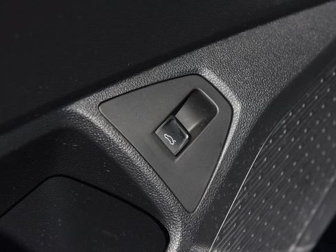 Certified 2025 Volkswagen Jetta Sport FWD image 9