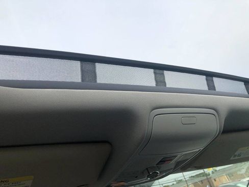 Used 2016 Volkswagen Tiguan SE image 18