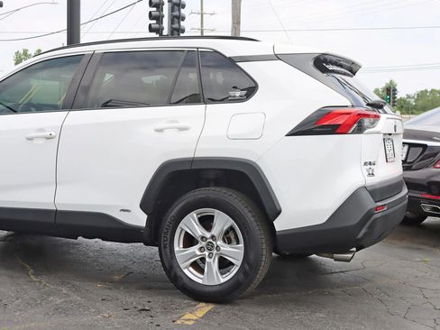 Used 2021 Toyota RAV4 LE AWD/4WD image 12