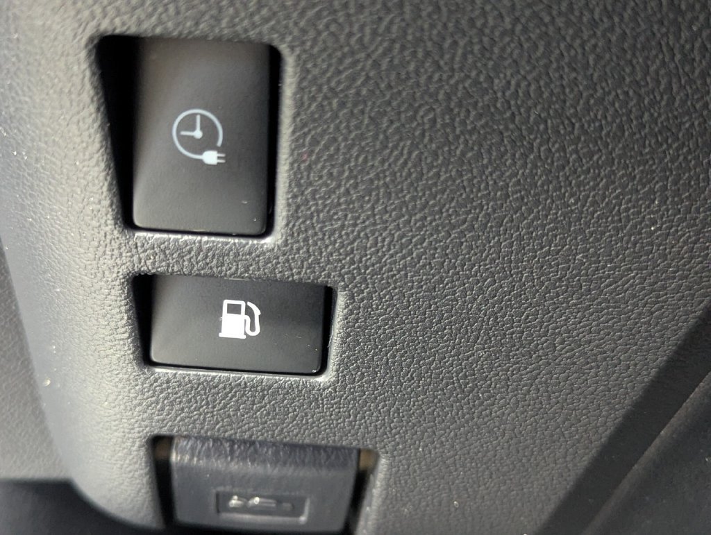 Used 2020 Toyota Prius Prime XLE FWD image 13