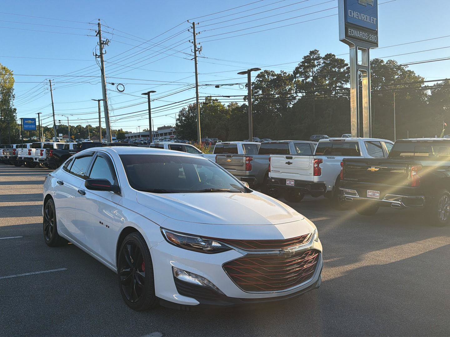 Used 2021 Chevrolet Malibu LT w/ Redline Edition FWD image 4