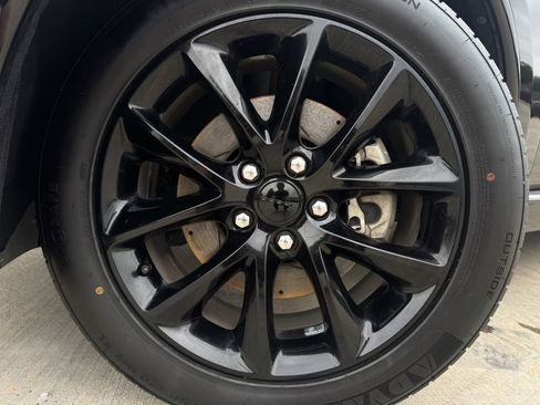 Used 2018 Dodge Durango R/T w/ Blacktop Package RWD image 9