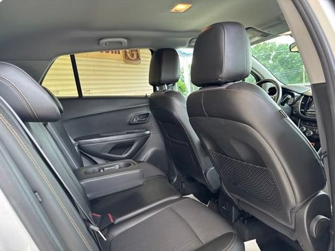 Used 2018 Chevrolet Trax LT w/ LT Convenience Package AWD/4WD image 26