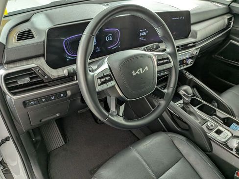 Used 2024 Kia Telluride EX w/ EX Captain's Chair Package FWD image 11