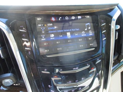 Used 2018 Cadillac Escalade ESV Luxury image 16