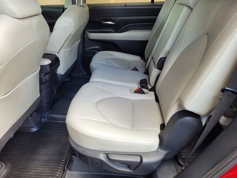 Certified 2024 Toyota Grand Highlander AWD image 18