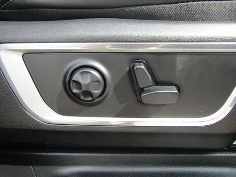 Used 2019 RAM 1500 Laramie image 33