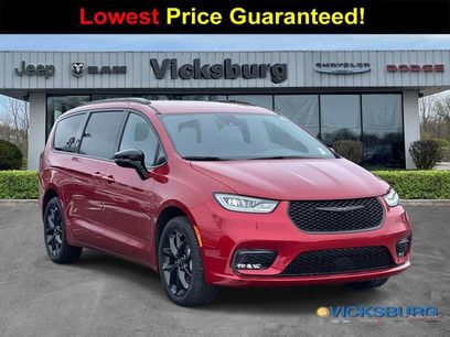 New 2026 Chrysler Pacifica Select w/ S Appearance Package