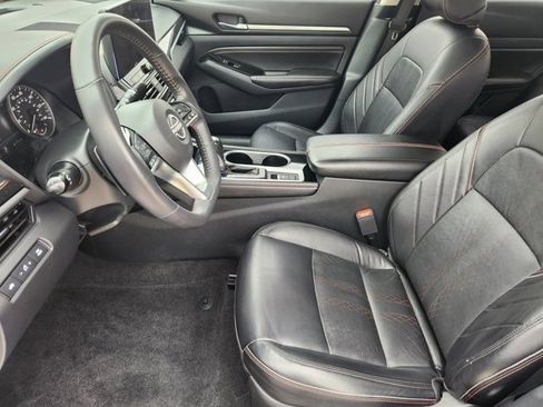 Used 2023 Nissan Altima 2.5 SR w/ SR Premium Package image 11