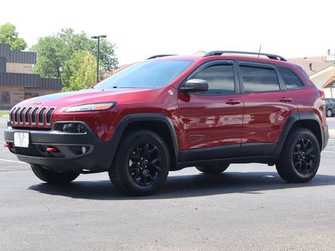 Used 2017 Jeep Cherokee Trailhawk AWD/4WD image 11