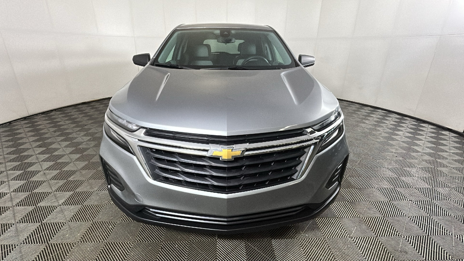 Used 2024 Chevrolet Equinox LS w/ LS Convenience Package AWD/4WD image 9