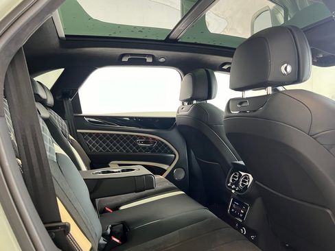 Used 2023 Bentley Bentayga Speed image 27