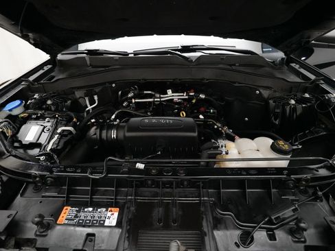 Used 2023 Ford Explorer XLT w/ Equipment Group 202A image 3