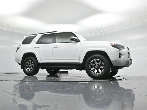 Used 2024 Toyota 4Runner TRD Off-Road image 2