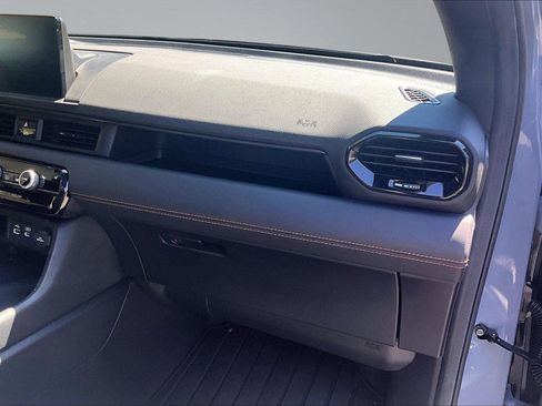 Used 2025 Honda Pilot TrailSport image 17