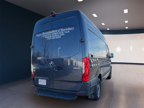 Used 2025 Mercedes-Benz Sprinter 2500 image 3
