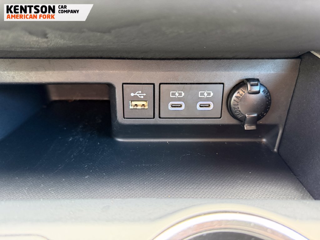 Used 2025 Toyota Highlander LE AWD/4WD image 24