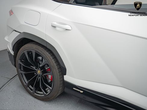 Used 2024 Lamborghini Urus S image 8