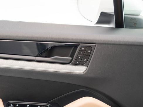 Certified 2026 Porsche Cayenne AWD/4WD image 21
