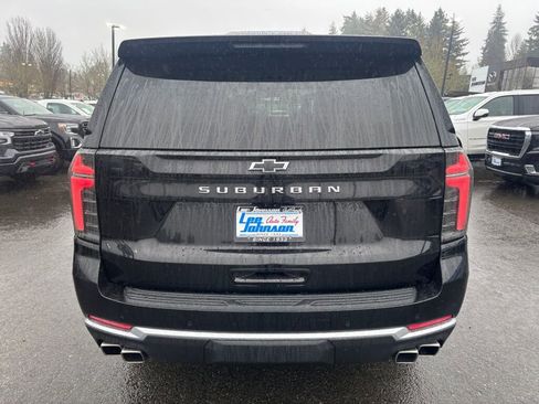 Used 2025 Chevrolet Suburban High Country image 6