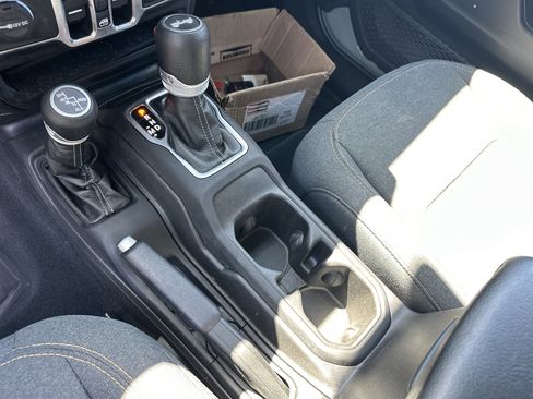 Used 2024 Jeep Wrangler Sport S AWD/4WD image 33