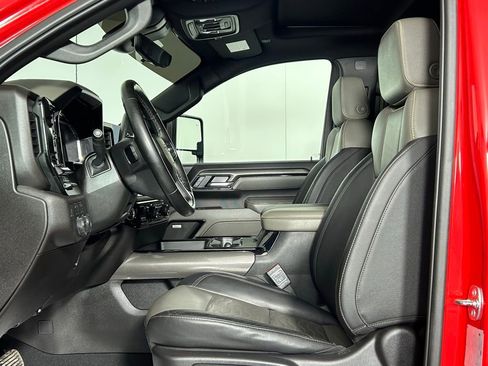 Used 2024 Chevrolet Silverado 2500 ZR2 w/ Technology Package image 31