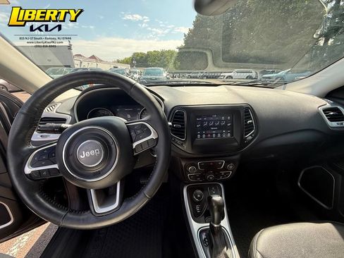 Used 2018 Jeep Compass Latitude w/ Popular Equipment Group AWD/4WD image 12
